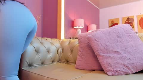 Scarlet Edwars online show from 01.22.25