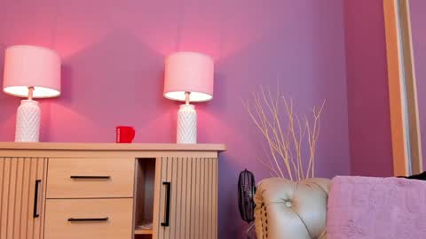 Scarlet Edwars online show from 01.24.25