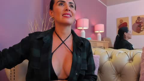 Scarlet Edwars online show from 02.07.25