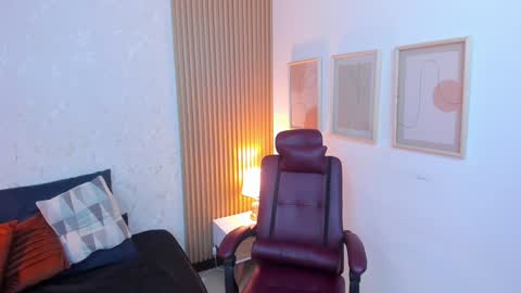 Scarlet Edwars online show from 02.09.25