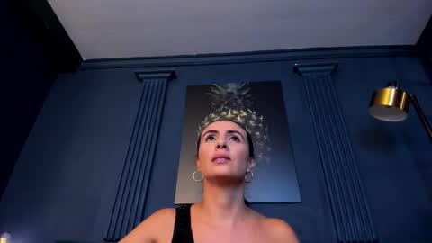 Scarlet Edwars online show from 02.12.25