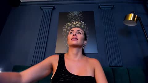 Scarlet Edwars online show from 02.12.25