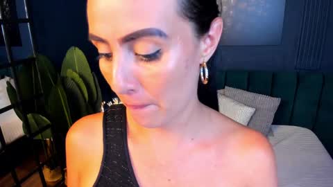 Scarlet Edwars online show from 02.13.25