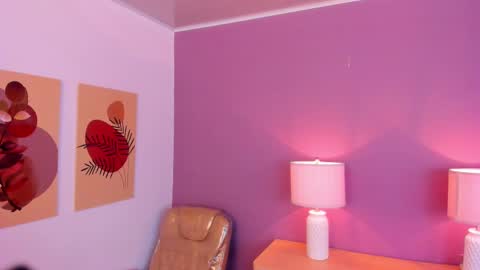 Scarlet Edwars online show from 03.04.25