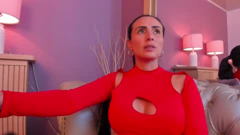 Scarlet Edwars online show from 03.12.25