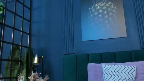 Scarlet Edwars online show from 10.01.25