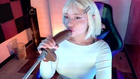 scarlet_gold online show from 11.06.25