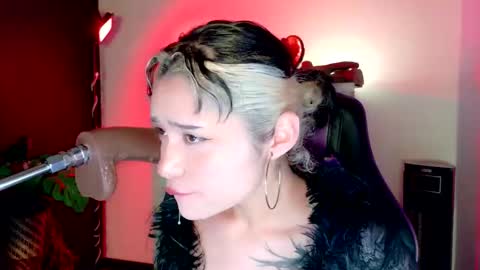 scarlet_gold online show from 12.16.25