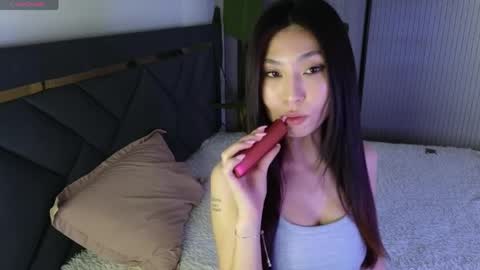 Snapshot of scarlet_ice chatting on 05.19.26 scarlet_ice online show from 05.19.26