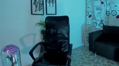 Snapshot of scarlet_villamizar chatting on 09.10.25 SCARLET online show from 09.10.25