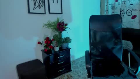 Snapshot of scarlet_villamizar chatting on 09.11.25 SCARLET online show from 09.11.25