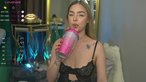 Snapshot of scarletcoles chatting on 01.21.25 Scarlet online show from 01.21.25