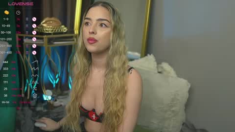 Snapshot of scarletcoles chatting on 02.12.25 Scarlet online show from 02.12.25