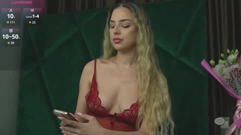 Snapshot of scarletcoles chatting on 09.08.25 Scarlet online show from 09.08.25