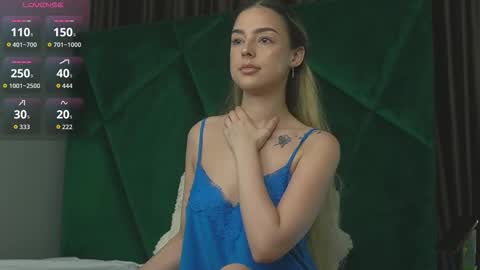 Snapshot of scarletcoles chatting on 10.15.25 Scarlet online show from 10.15.25