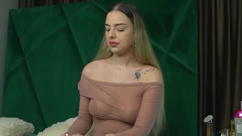 Snapshot of scarletcoles chatting on 11.21.25 Scarlet online show from 11.21.25