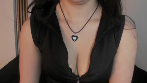 Snapshot of scarlett__fox__ chatting on 09.25.25 SCARLETT FOX online show from 09.25.25