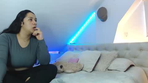 Snapshot of scarlett_evance chatting on 10.18.25 Scarlett and Jazmin online show from 10.18.25