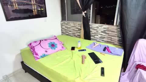 Scarlett Evans online show from 12.18.24