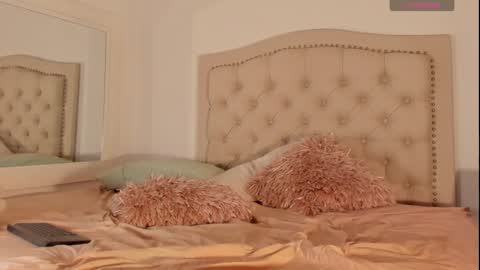 Scarlett Grand online show from 02.09.25