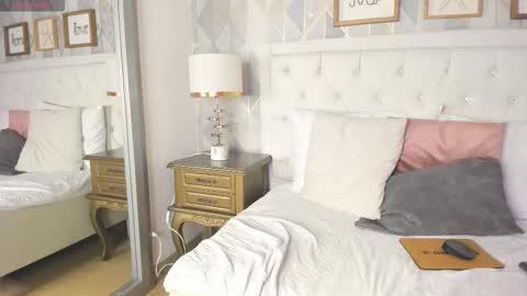 scarlett thompson 7 online show from 10.16.25