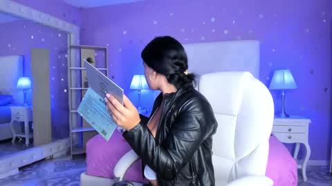 Scarlette  online show from 10.04.25