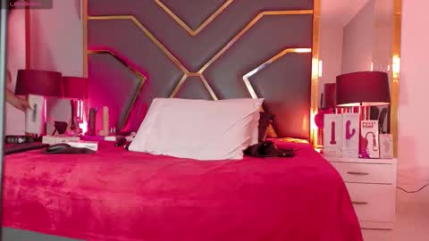 Snapshot of scarletthott1 chatting on 11.23.25 Scarlett Hot online show from 11.23.25