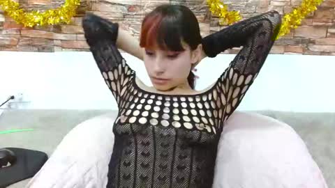 Scarlett pink online show from 12.04.24