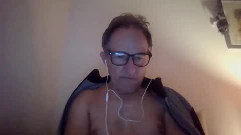 Snapshot of scotchwhieskie chatting on 04.19.26 scotchwhieskie online show from 04.19.26