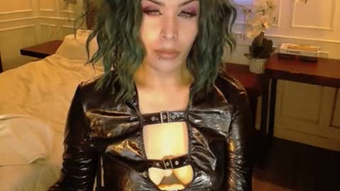 screendoll online show from 01.18.25