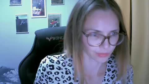 Snapshot of sea_dream chatting on 10.03.25 SEA Dream online show from 10.03.25