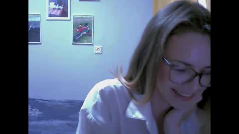 Snapshot of sea_dream chatting on 11.11.25 SEA Dream online show from 11.11.25