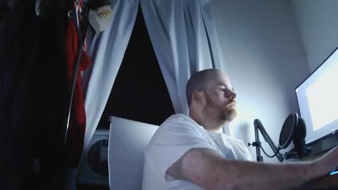 Snapshot of seanv24 chatting on 09.30.25 seanv26 online show from 09.30.25