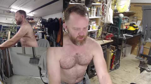 Snapshot of seattlemanwhore chatting on 12.14.24 Seattlemanwhore online show from 12.14.24