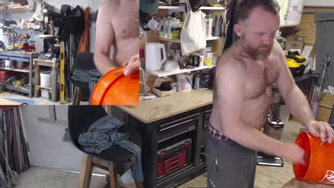 Snapshot of seattlemanwhore chatting on 12.15.24 Seattlemanwhore online show from 12.15.24