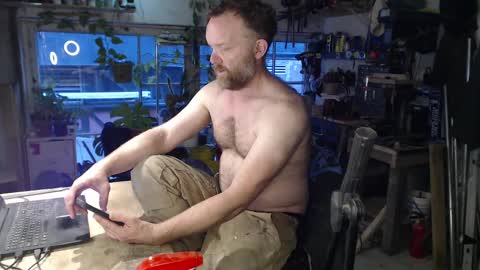 Snapshot of seattlemanwhore chatting on 10.05.25 Seattlemanwhore online show from 10.05.25