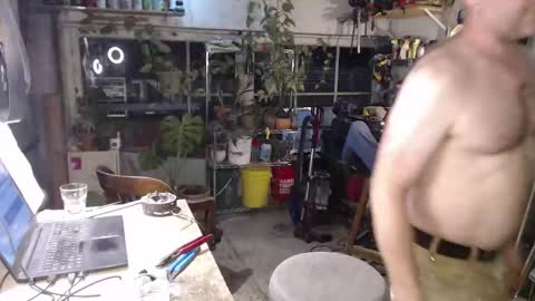 Snapshot of seattlemanwhore chatting on 10.18.25 Seattlemanwhore online show from 10.18.25