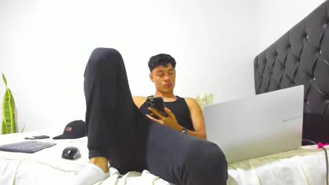 Snapshot of sebastian_dash chatting on 01.12.25 SEBAS online show from 01.12.25