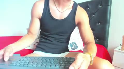 Snapshot of sebastian_dash chatting on 02.01.25 SEBAS online show from 02.01.25