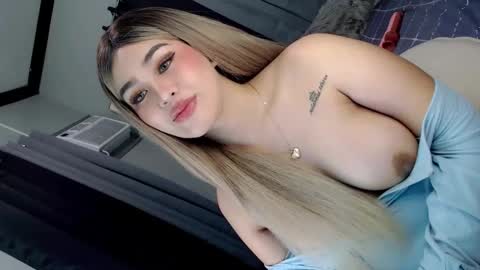 Snapshot of secret_lover22 chatting on 03.05.25 Chloe online show from 03.05.25