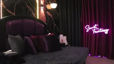 Kiki and Max online show from 04.20.26