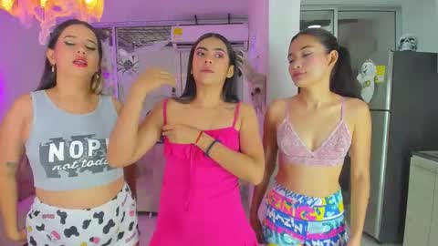 Snapshot of secrethause71605 chatting on 09.24.25 NIKOL online show from 09.24.25