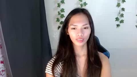 Snapshot of seducive_allea chatting on 10.11.25 seducive_allea online show from 10.11.25