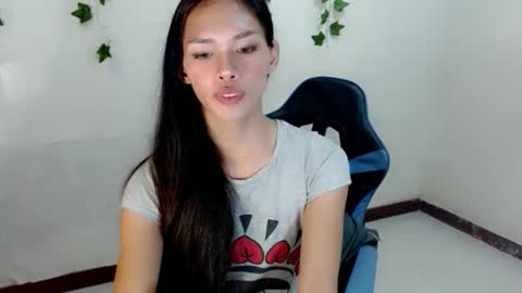 Snapshot of seducive_allea chatting on 10.15.25 seducive_allea online show from 10.15.25