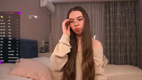 Snapshot of seductique chatting on 02.15.26 Mia online show from 02.15.26