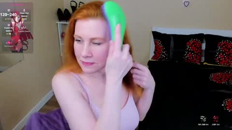 Snapshot of seductive_foxy_ chatting on 04.07.26 seductive_foxy_ online show from 04.07.26