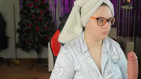 Snapshot of seductive_she_wolf chatting on 02.05.25 seductive_she_wolf online show from 02.05.25