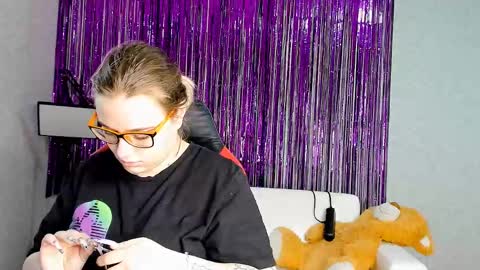 Snapshot of seductive_she_wolf chatting on 03.10.25 seductive_she_wolf online show from 03.10.25