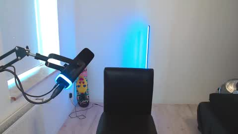 Snapshot of seductivebitxh chatting on 09.15.25 May online show from 09.15.25