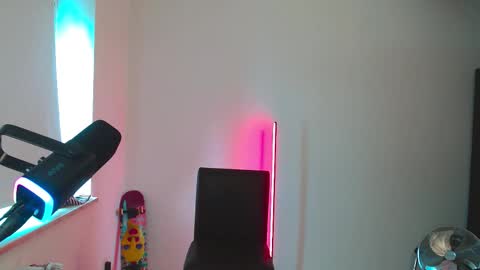 Snapshot of seductivebitxh chatting on 09.20.25 May online show from 09.20.25